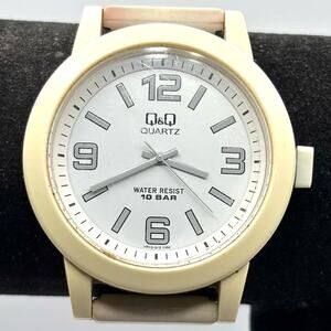 Retro Cream Q&Q Men's Watch